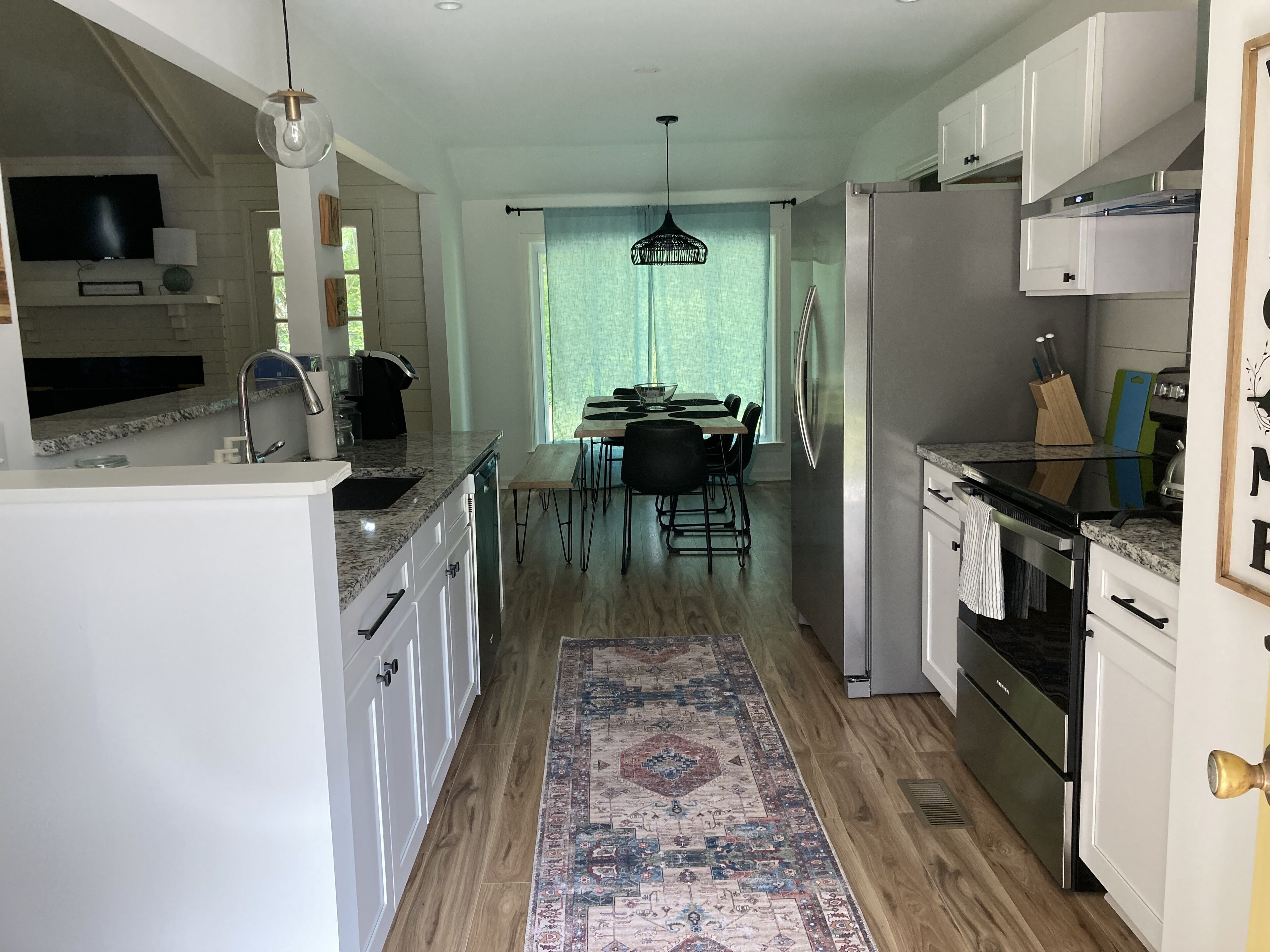 Plush in the Pines- 4br Home in Quiet Neighborhood