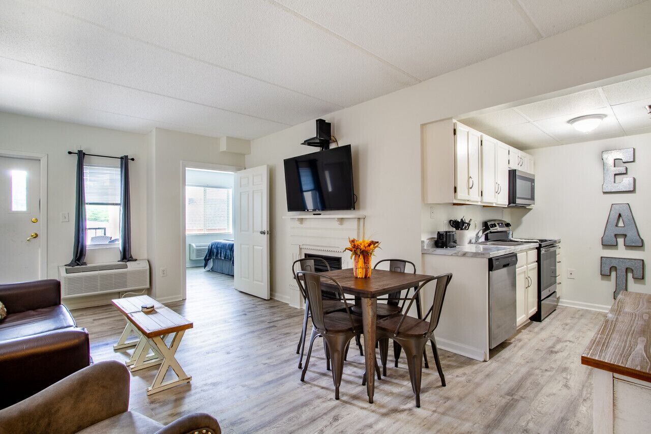 Timber Condo - Minutes from Downtown Gatlinburg!