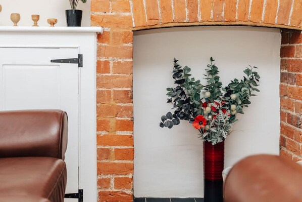 House | 2 bedrooms - Honeysuckle Terrace - From 125 Per Night (Henley-on-Thames)