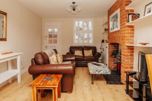 House | 2 bedrooms - Honeysuckle Terrace - From 125 Per Night (Henley-on-Thames)