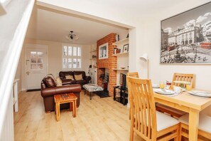 House | 2 bedrooms - Honeysuckle Terrace - From 125 Per Night (Henley-on-Thames)