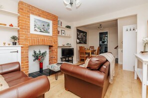 House | 2 bedrooms - Honeysuckle Terrace - From 125 Per Night (Henley-on-Thames)