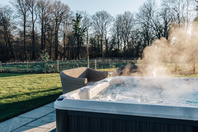 Hayward House Hot Tub Large Garden - From 1100 Per Night