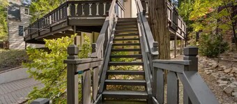 "4 Sons"-Family Friendly Escape Steps to the Lake