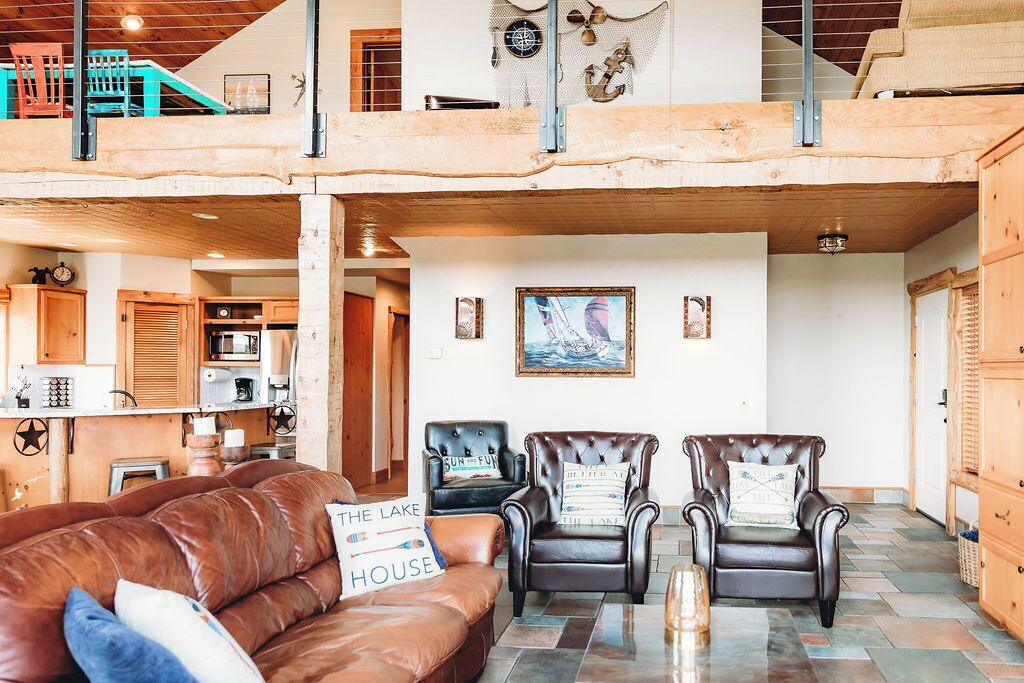 智能电视、DVD 播放器、书、影片库