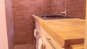 A compact kitchen with a wooden countertop, a stainless steel sink, and a tiled backsplash. - TRAVELLER FRIENDLY APARTMENT IN SUNNY PULA CITY IN BEAUTIFUL ISTRIAN COUNTY (Pula)