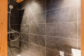 Bathtub, hair dryer, towels