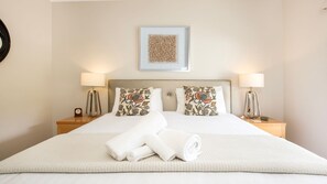 3 habitaciones, tabla de planchar con plancha, cuna de viaje y wifi 