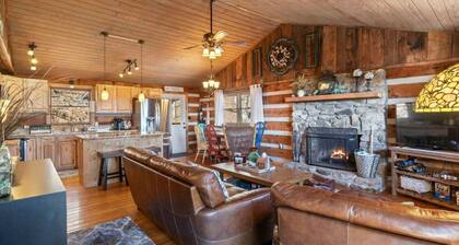 Wolf Laurel-Authentic Cabin-Mountain Views-Ski Hatley Pointe-Hiking-A/T-Big Bald