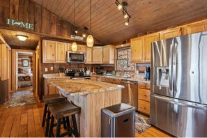 ثلاجة، ميكروويف، فرن، موقد طهي مسطح