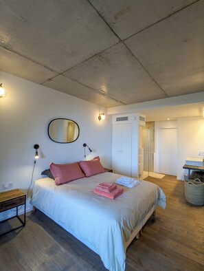 3 chambres, coffres-forts dans les chambres, bureau
