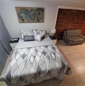 1 camera, una scrivania, ferro/asse da stiro, Wi-Fi gratuito