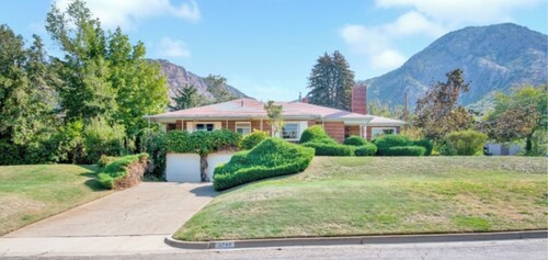 Short walk to the trails!