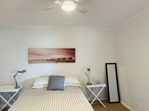 3 bedrooms, bed sheets - Teddy's Shack - Pet friendly outside (Robe)