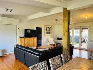 TV, DVD player - Teddy's Shack - Pet friendly outside (Robe)