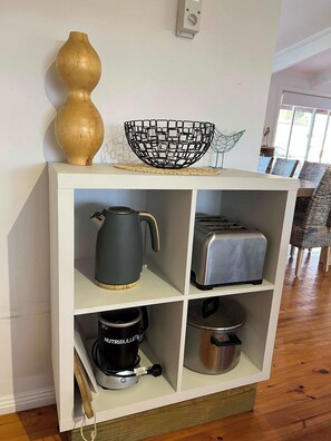 Interior - Teddy's Shack - Pet friendly outside (Robe)