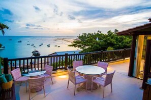 Outdoor dining - SPECTACULAR  PENTHOUSE WITH PRIVATE POOL (PRAIA DO FORTE)