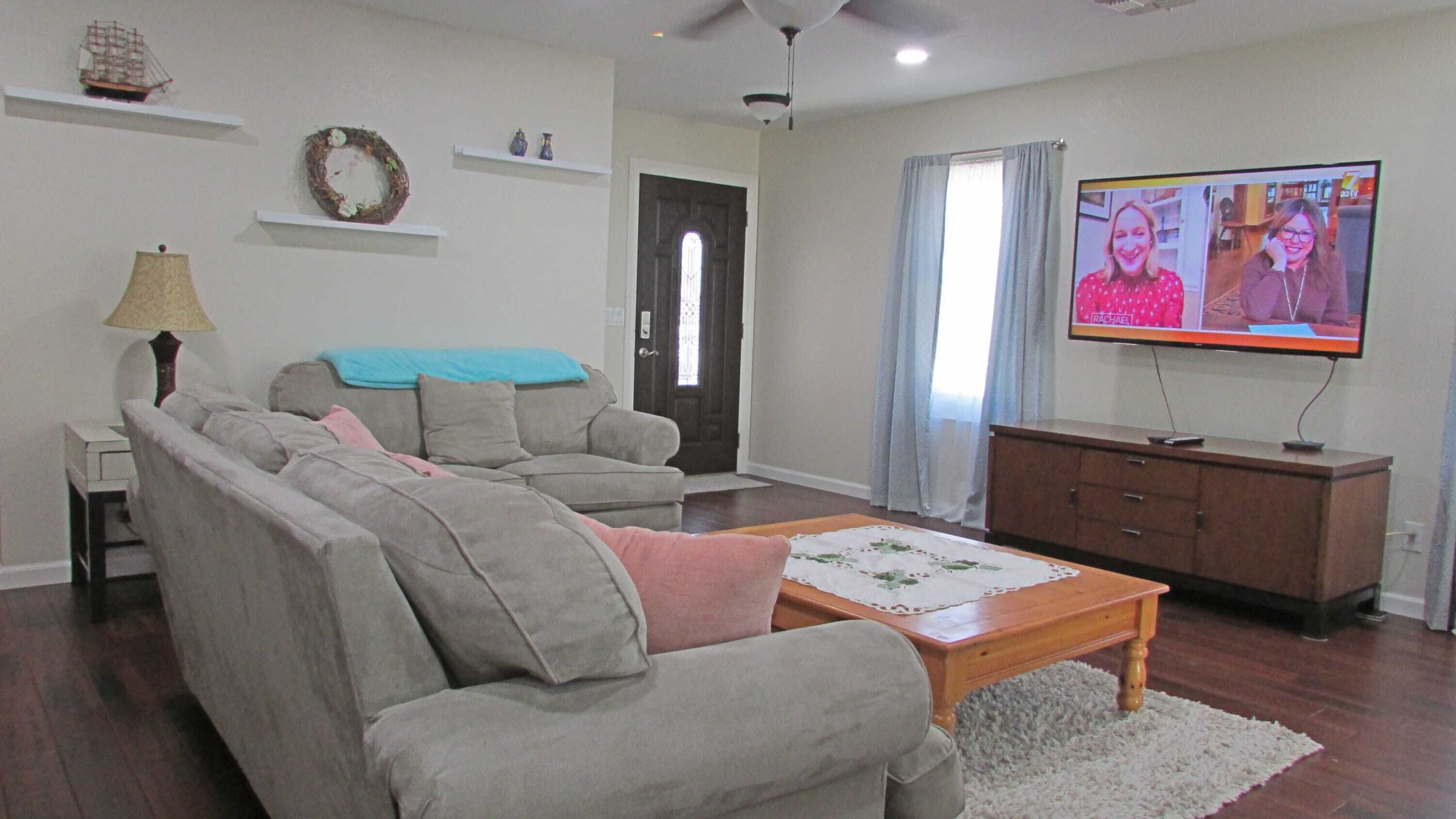 Cozy home near freeways w/ pool, BBQ