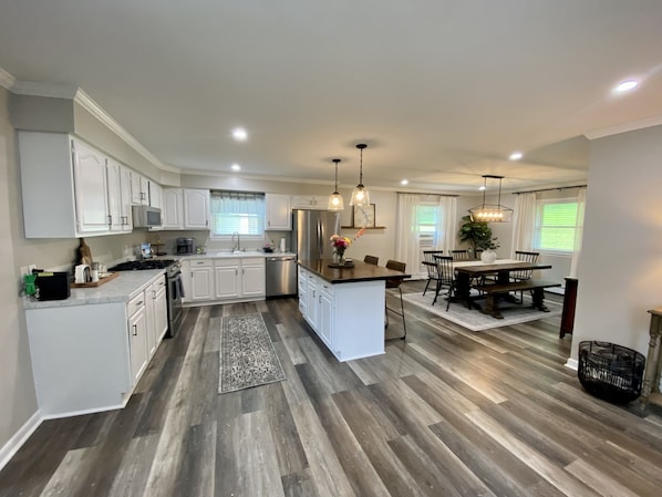 Fridge, microwave, oven, stovetop - Newly Remodeled 3-Bedroom Pet Friendly Home (Eglon)