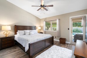 4 bedrooms, desk, iron/ironing board, travel crib