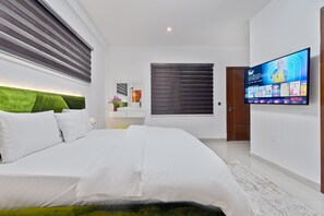 2 bedrooms, desk, iron/ironing board, free WiFi - Secure Lekki 1, 2Bed apt with Netflix, Wi-Fi Central to all things fun in Lagos! (Lekki)