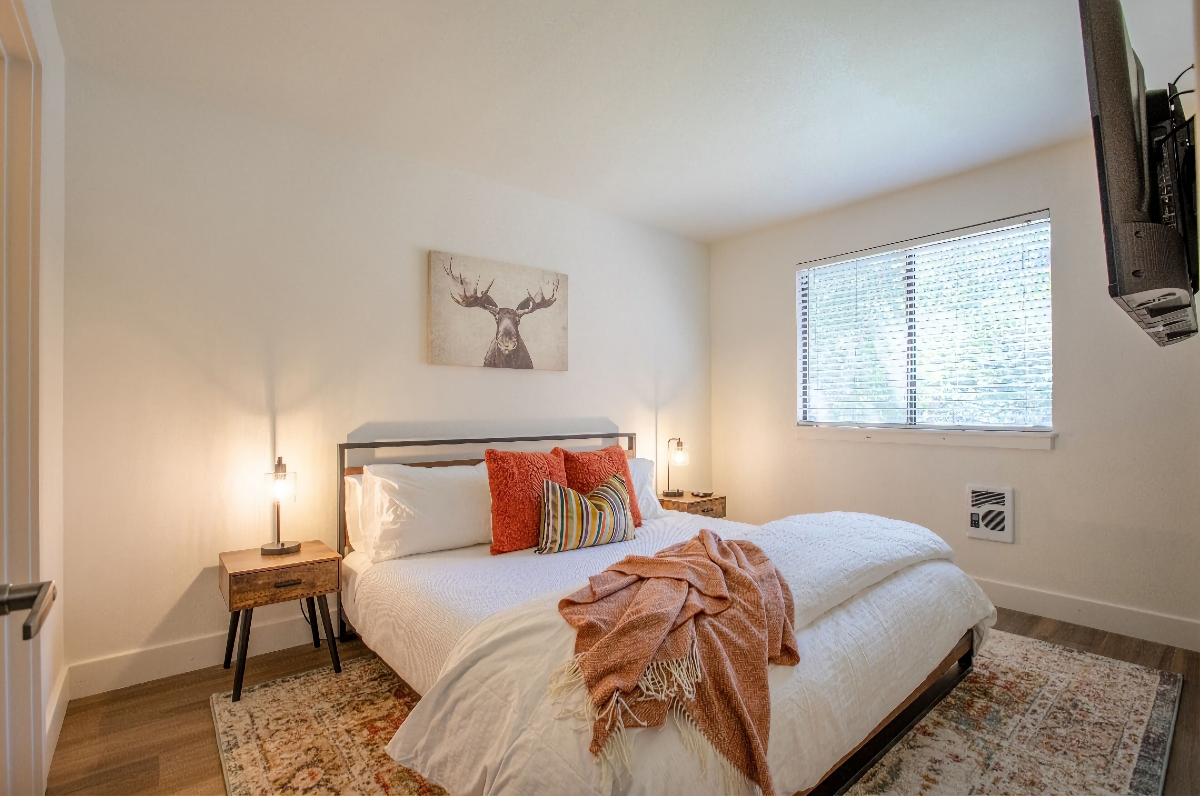 Family Friendly! 2 bdrm Loft  - Red Pine Oasis + Pool