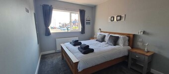 MADELINE'S VIEW- A modern one bed property with private parking space