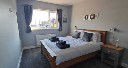 MADELINE'S VIEW- A modern one bed property with private parking space