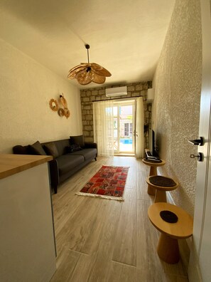 Premium bedding, in-room safe, desk, laptop workspace - La Maison De Yasmine (Cesme)