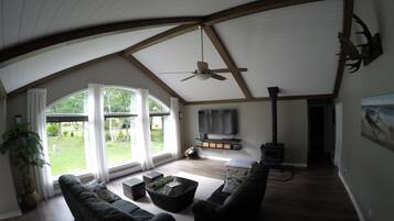 Älytelevisio, videopelejä, DVD-soitin