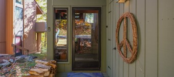 Loon Mountain View 3BR, AC, Hot Tubs, Indoor Pools, Tesla Charger