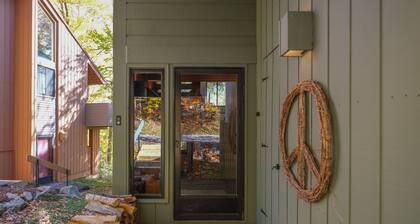 Loon Mountain View 3BR, AC, Hot Tubs, Indoor Pools, Tesla Charger