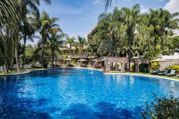 2 piscinas al aire libre