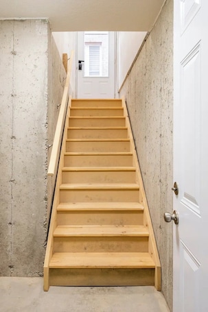 Interior. 3BR Sunshine basement w separate entrance Waterloo