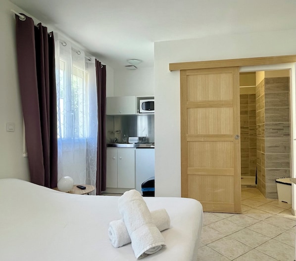 In-room safe, desk, iron/ironing board, travel crib
