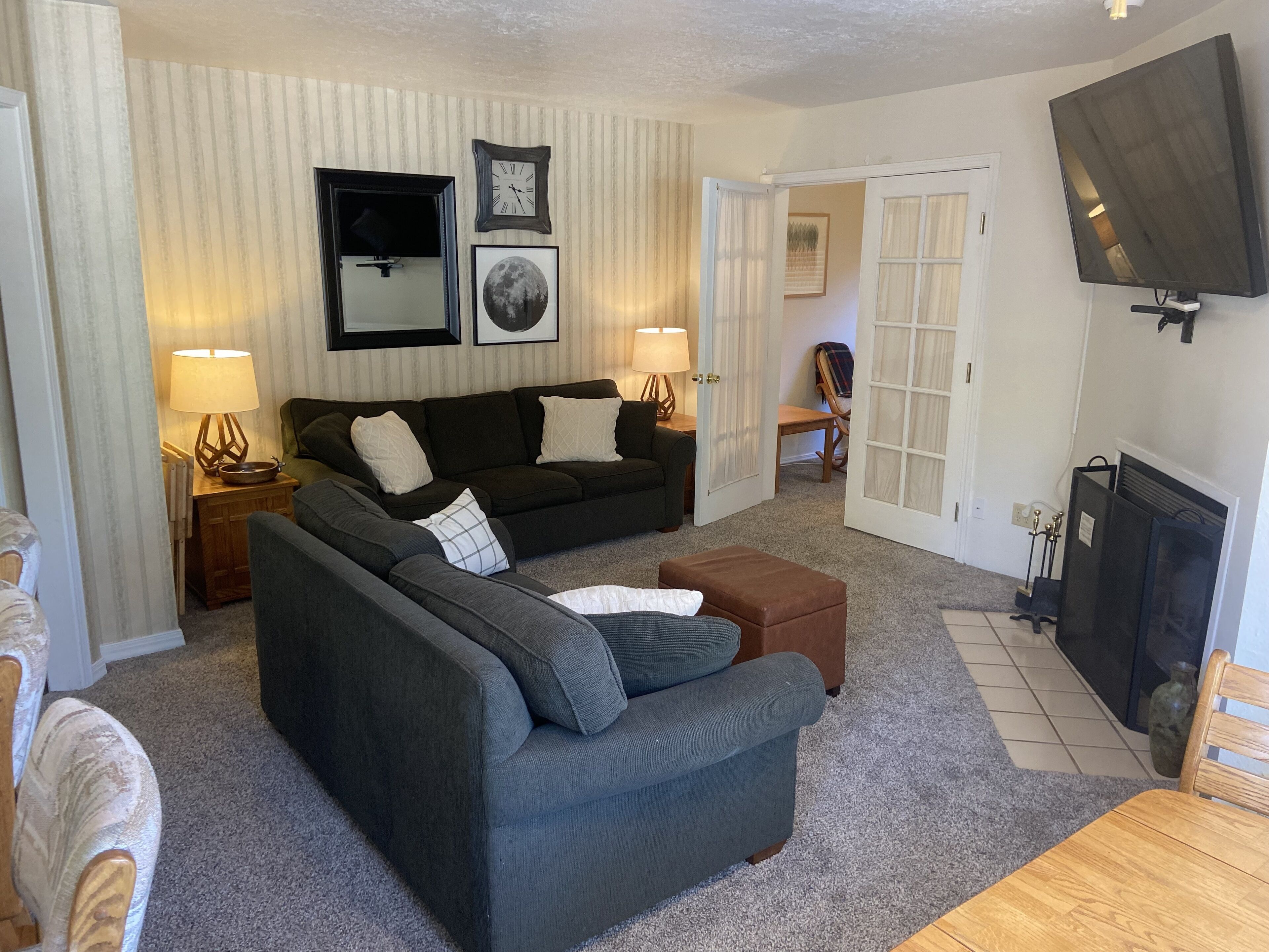 3bd 2.5ba Condo Close to the Lifts!!!