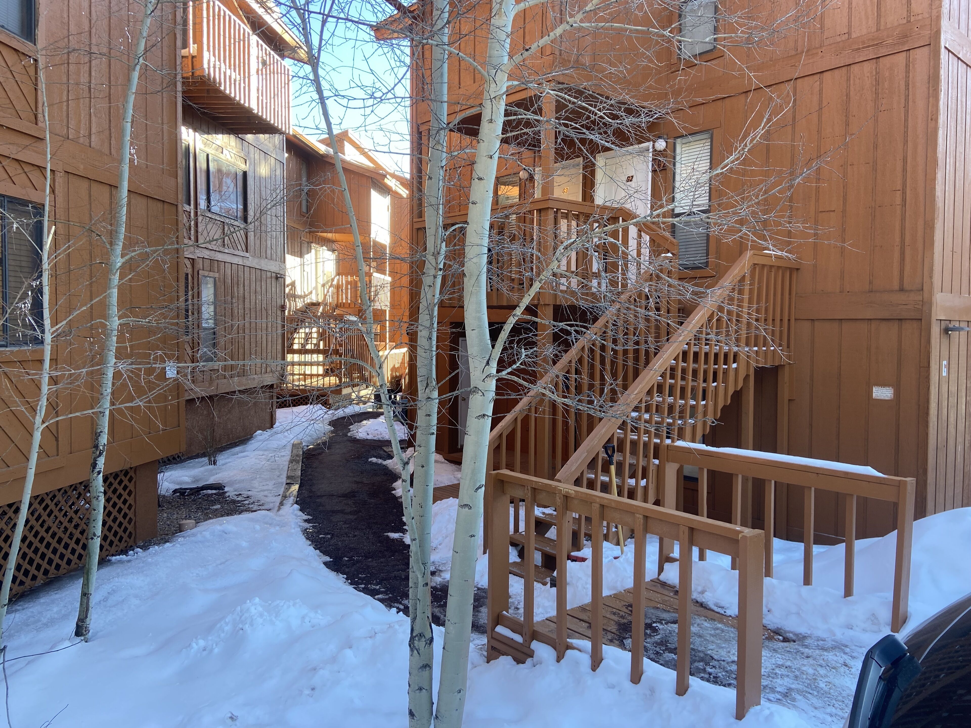 3bd 2.5ba Condo Close to the Lifts!!!