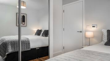 Iron/ironing board, free WiFi, bed sheets