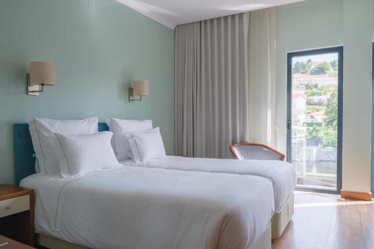 Premium Room | 1 bedroom, minibar, free WiFi, bed sheets