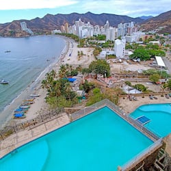 2 outdoor pools