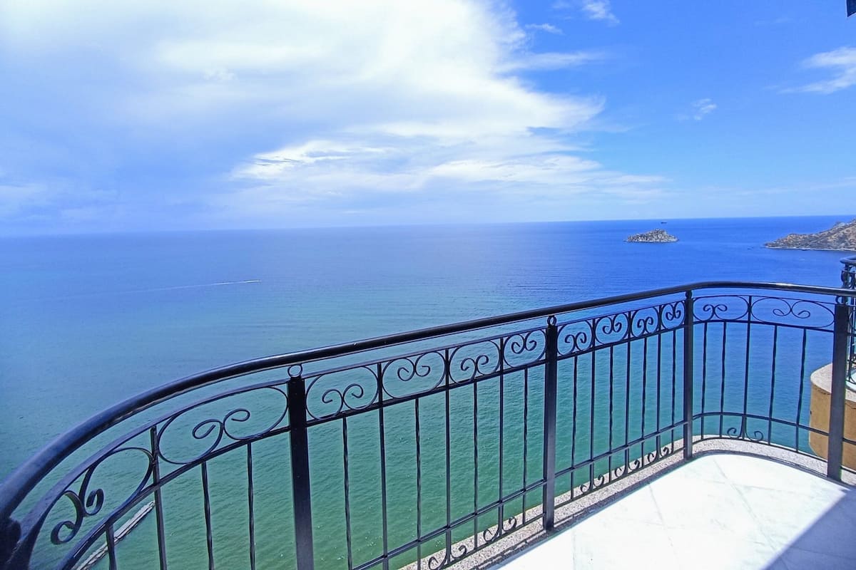 Appartamento panoramico, 2 camere da letto | Vista balcone