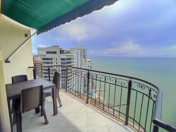 Apartamento conforto, 2 quartos | Vista da sacada