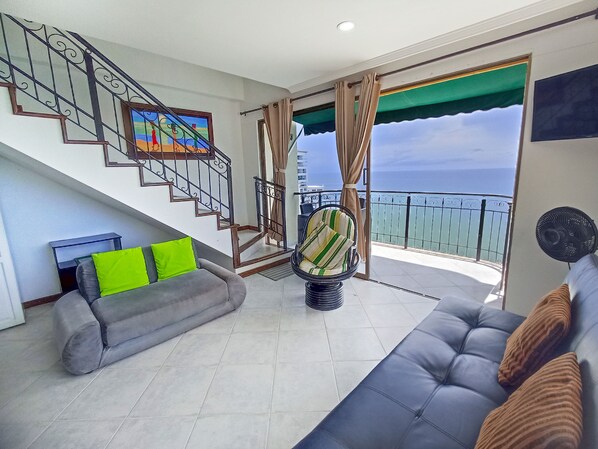Comfort Apartment, 2 Bedrooms | Living room - Sea View - Rodadero - First Beachfront Line - 2 Pools (Santa Marta)