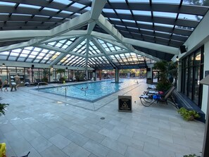 Piscine couverte, piscine extérieure