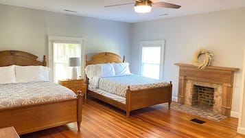 4 bedrooms, desk, iron/ironing board, travel cot