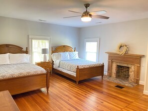 4 bedrooms, desk, iron/ironing board, travel cot