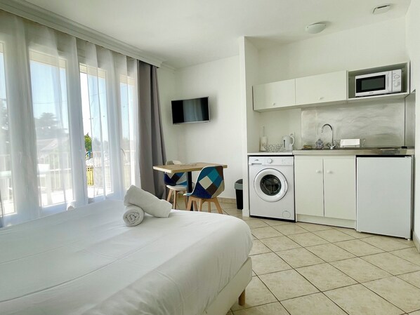 In-room safe, desk, soundproofing, iron/ironing board