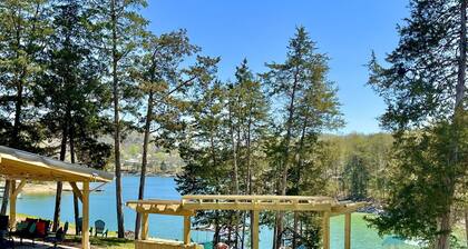 Lakefront w/few steps to water & private boat dock
