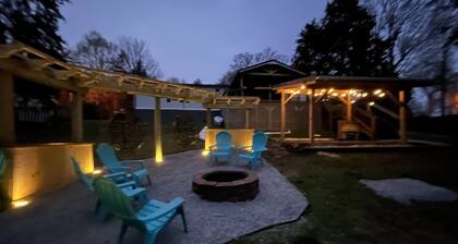 Lakefront w/few steps to water & private boat slip