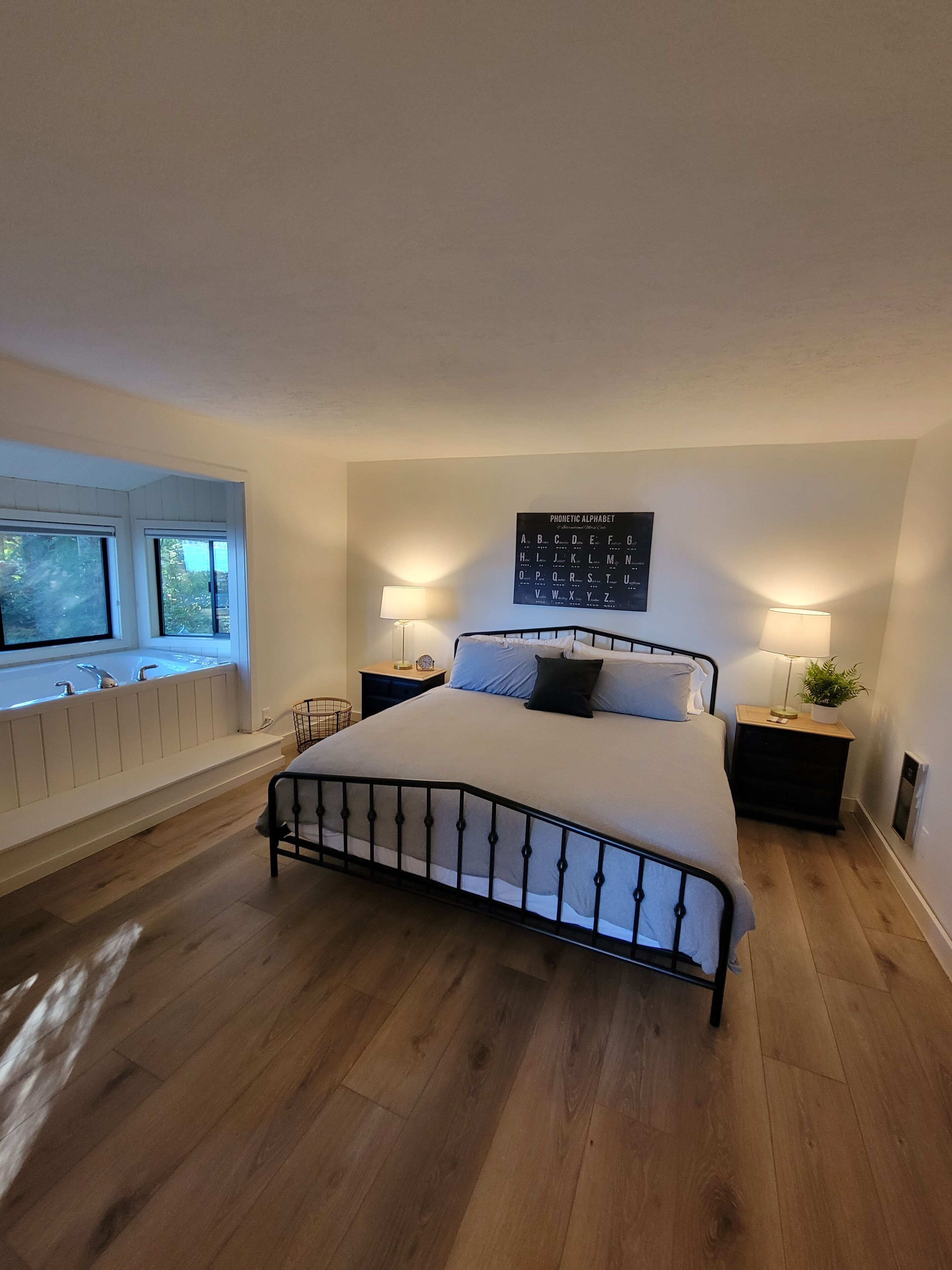 Seascape Cabin | PNW - Waterfront, trails, beaches and so much more!